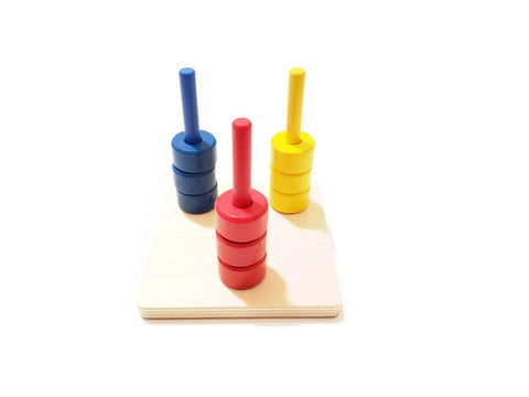 Colored Discs on Three Dowels